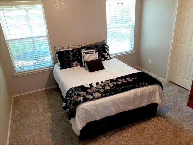 Building Photo - 317 McCarthur Dr