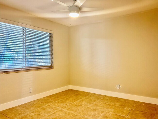 Building Photo - 1433 NE 22nd St