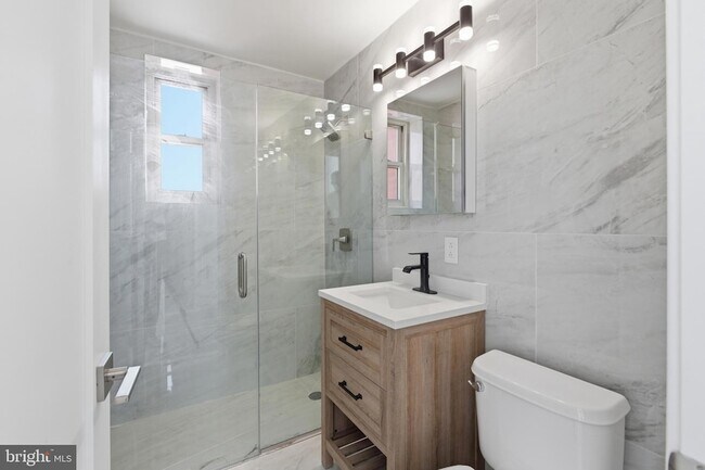 Building Photo - 4000 Tunlaw Rd NW