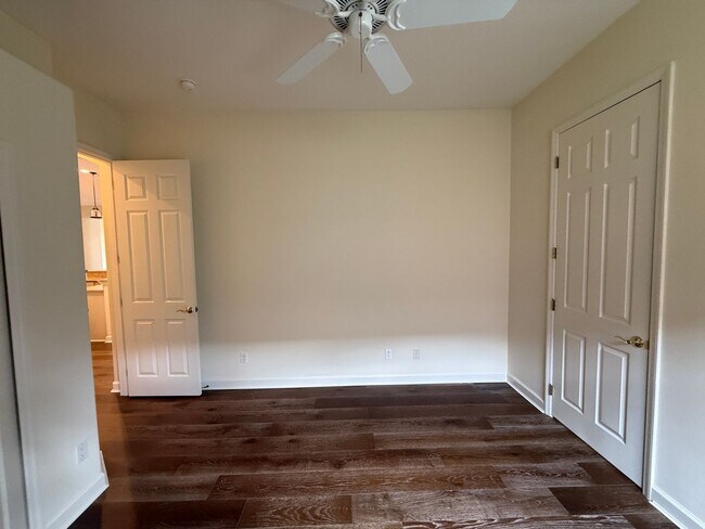 Building Photo - Luxurious 4 Bedroom 3 Bath Lakefront Pool Home W/3-Car Garage