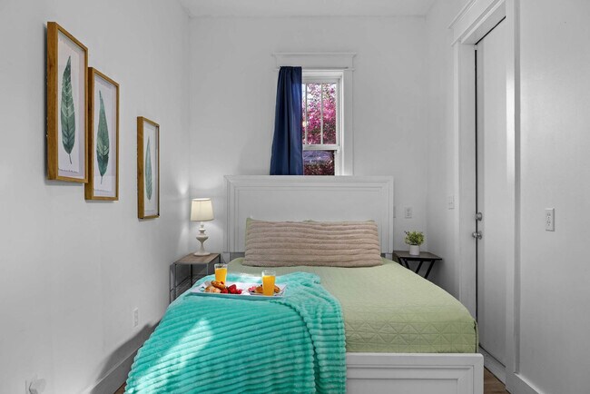 Building Photo - 4456 Luke Ave