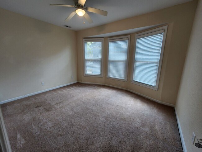 Building Photo - AVAILABLE for showing NOW for ODU FALL SEMESTER 2026!  5-Bedroom near ODU, Military Bases, Hospit...