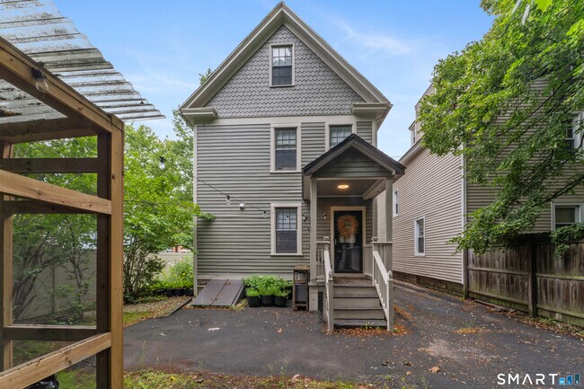 Building Photo - 653 Winchester Ave