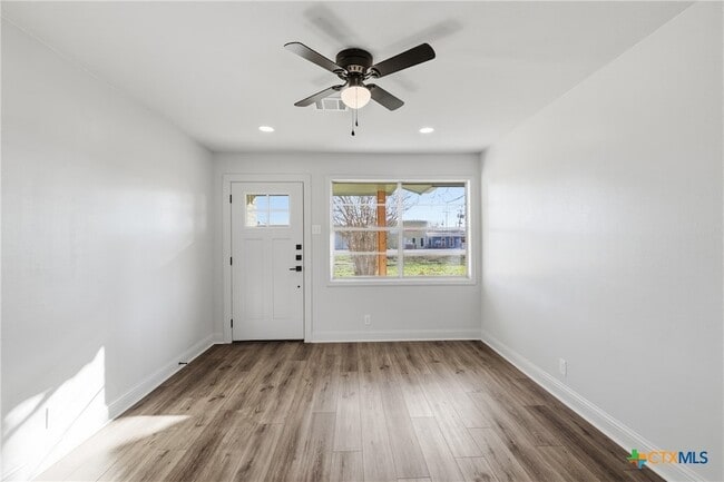 Building Photo - 410 State Hwy 95