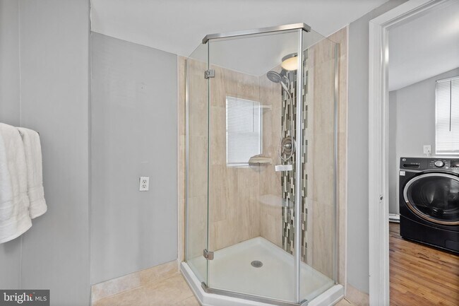 Building Photo - 227 Whittier Ave