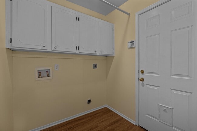 Building Photo - 4912 General Polk Dr