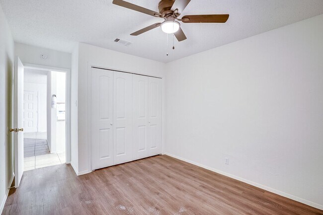 Building Photo - 907 Fieldwood Dr