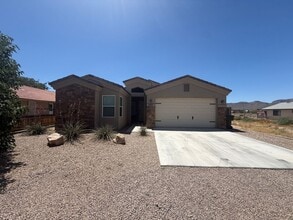 Building Photo - 2 Bedroom 1 Bathroom Fully Furnished Home