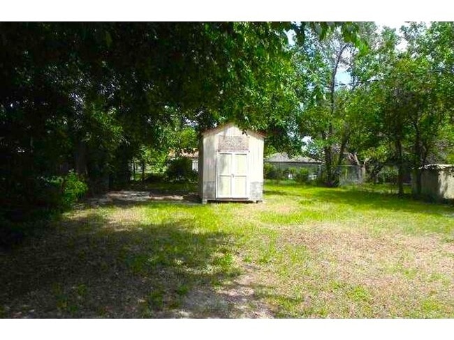 Building Photo - 2 Bed 1 Bath in the Country Estates Additi...