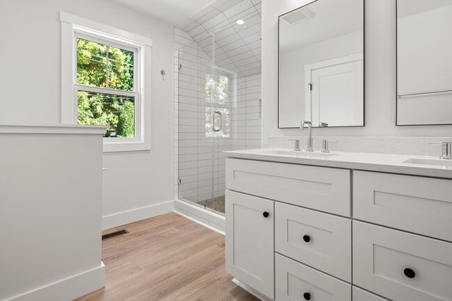 Building Photo - Modern Two-Story Home in West Asheville!