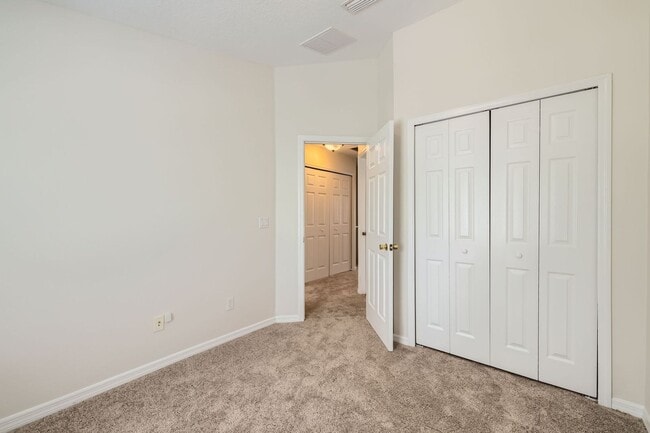 Building Photo - Windermere townhouse