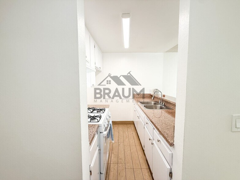 Building Photo - 6612 Sylmar Ave