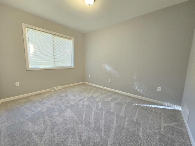 Building Photo - 1417 Bayview Ln