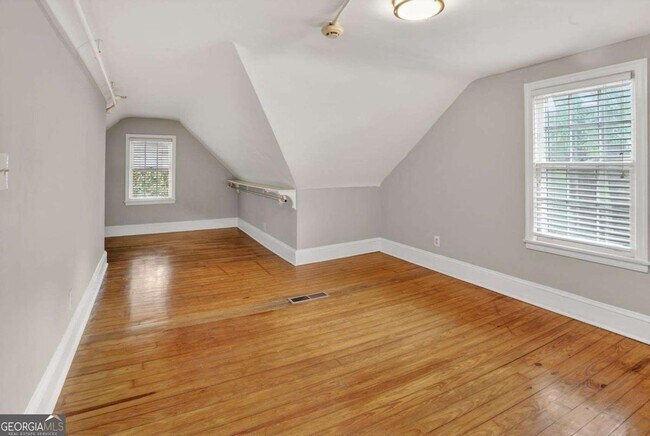 Building Photo - 2728 Winburn Terrace