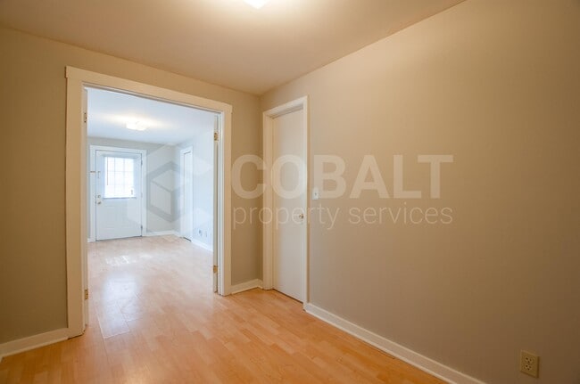Building Photo - 674 Somerset Terrace NE