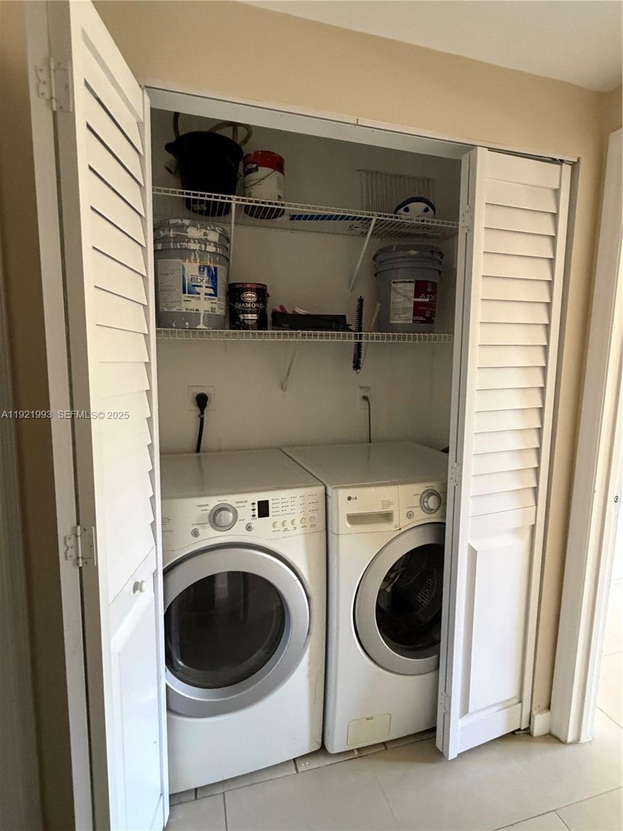 Building Photo - 2200 E Preserve Way