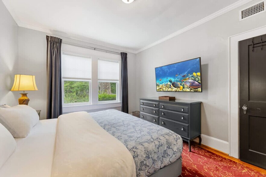 Building Photo - 800 Magnolia Ave