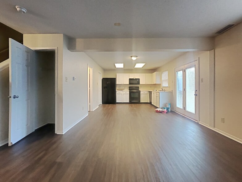 Building Photo - 6886 Merritt Ridge Way