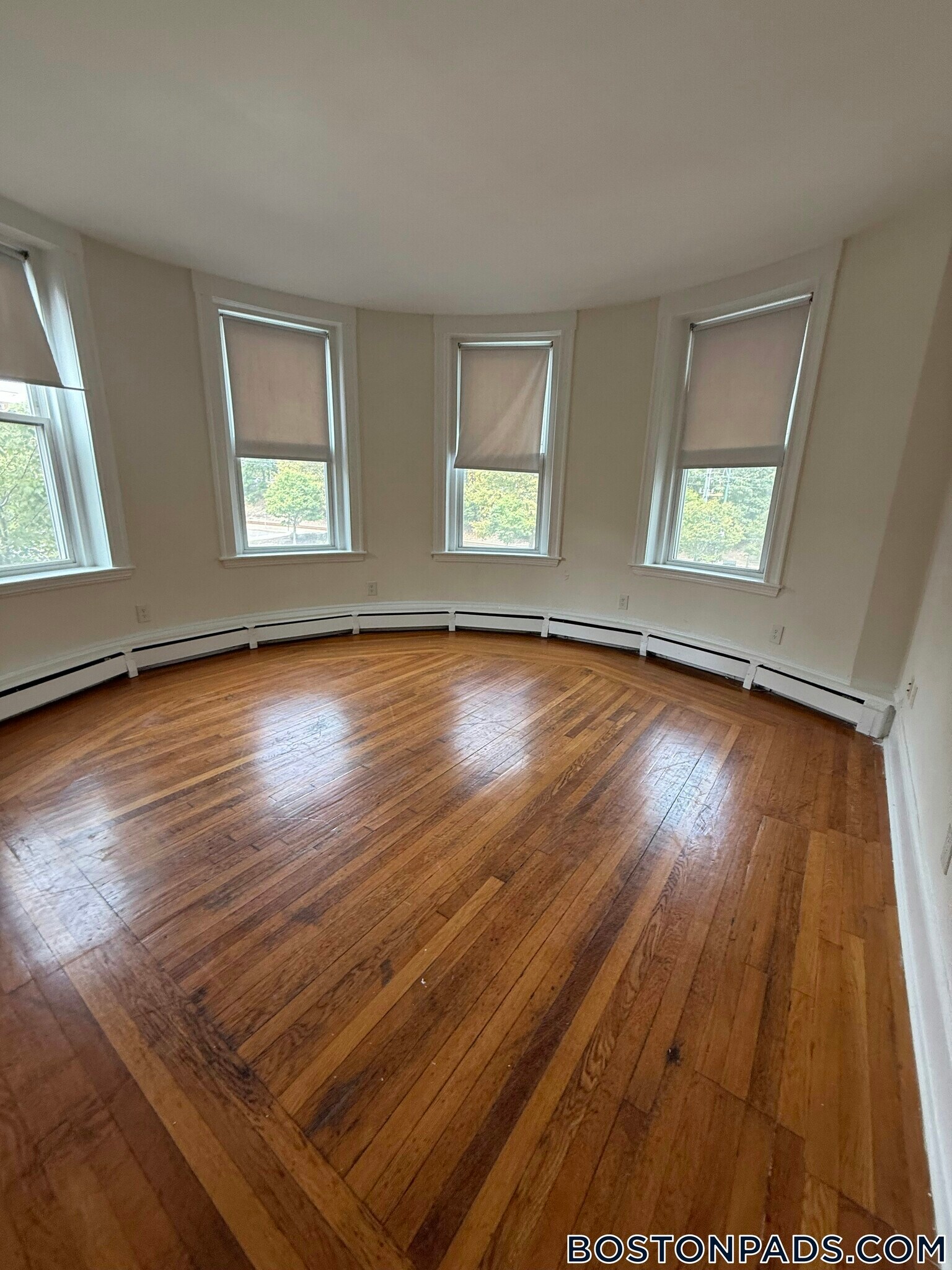 Building Photo - 1539 Beacon St