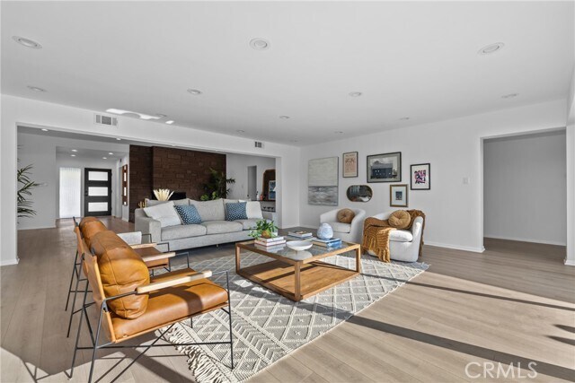 Building Photo - 914 E Grinnell Dr
