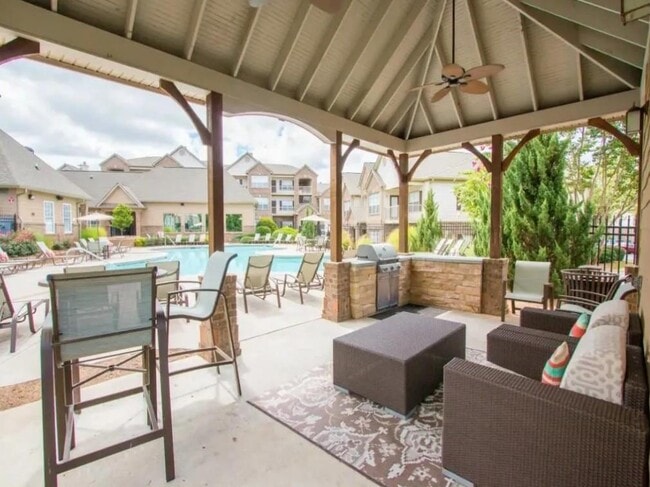 Building Photo - 100 Crossing Blvd