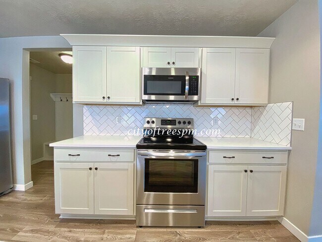 Building Photo - Beautiful Home in Quiet Neighborhood