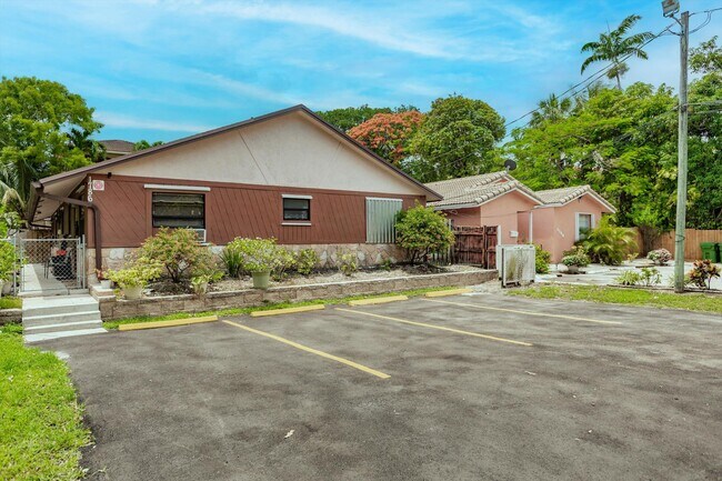 Primary Photo - 1786 SW 22nd St