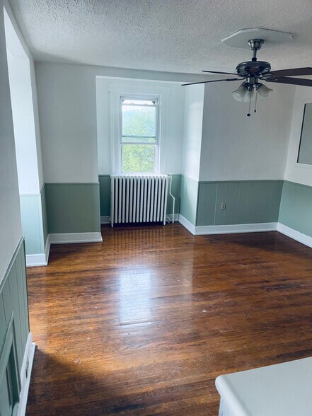 Building Photo - 3712 Parkside Dr