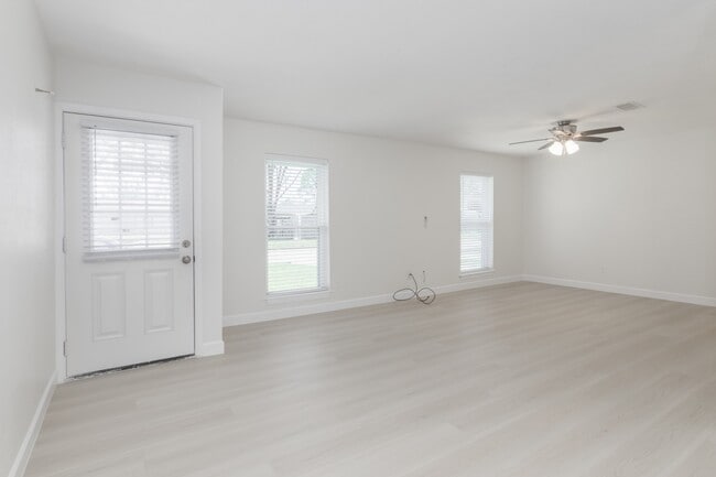 Building Photo - 1007 Cedar St