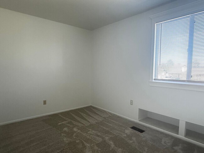 Building Photo - 5906 S Blue Iron Way