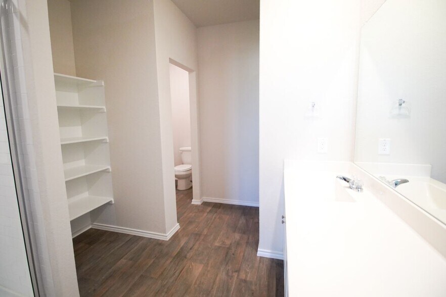 Building Photo - 472 Desert Willow