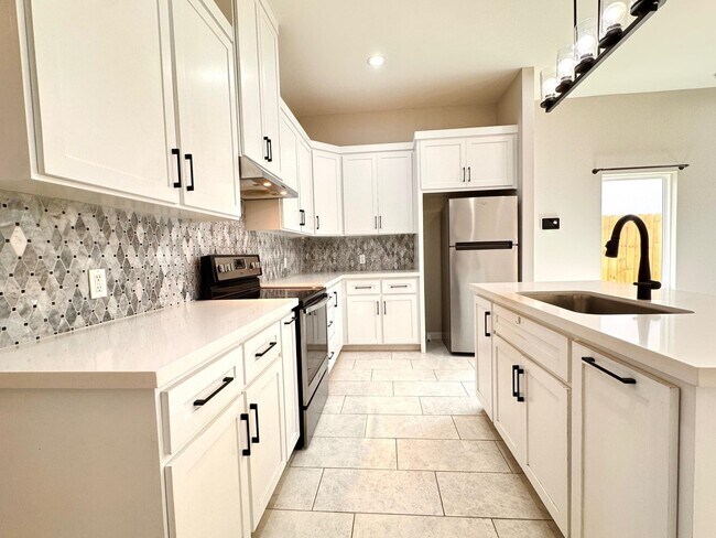 Building Photo - 1426 Los Estribos Dr