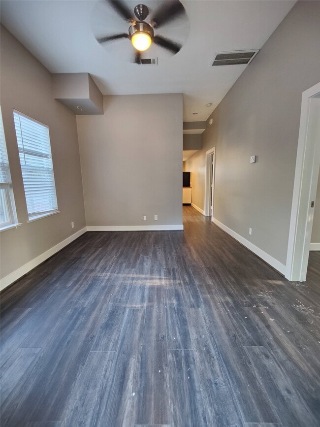 Building Photo - 711 Graham Pl