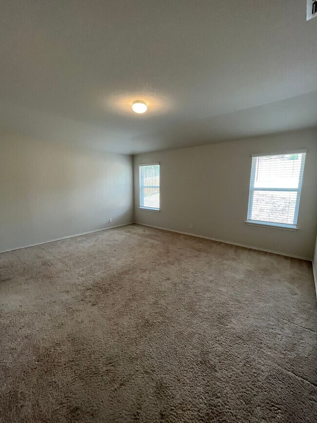 Building Photo - 6218 Tadpole Bluff
