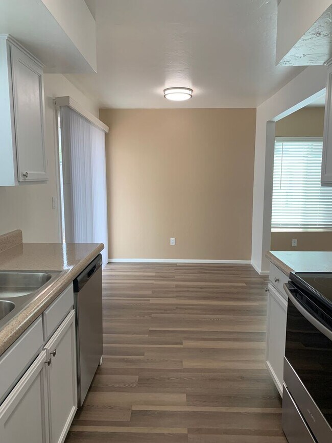 Building Photo - 336 E Limberlost Dr