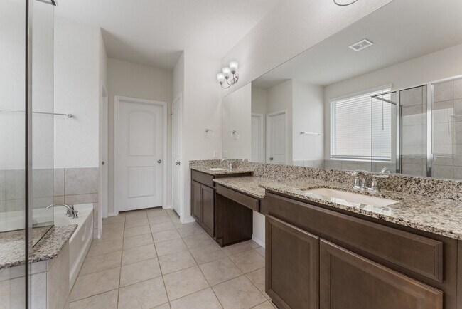 Building Photo - 942 Blue Violet