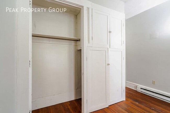 Building Photo - 246 1/2 W. 5th Avenue Rear-