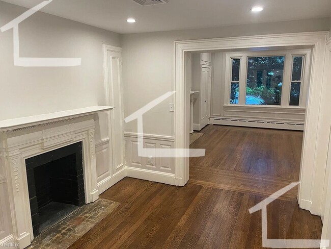 Building Photo - 3 br, 1 bath Condo - 1712 Beacon St Apt 1E...