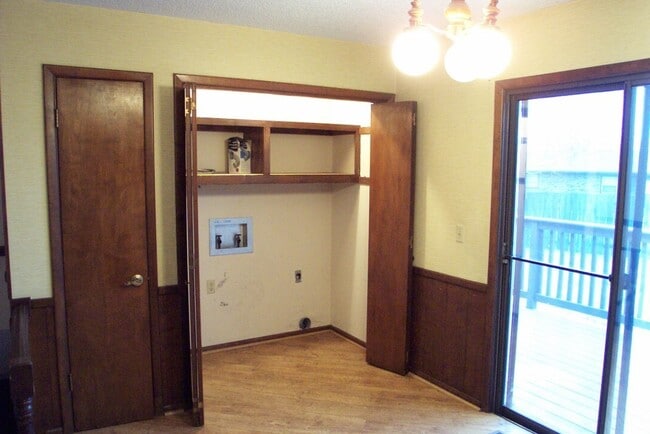 Building Photo - 437-439 N. Countryside Ct. Andover