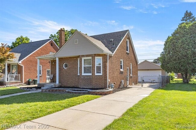 Building Photo - 3339 Lincoln St