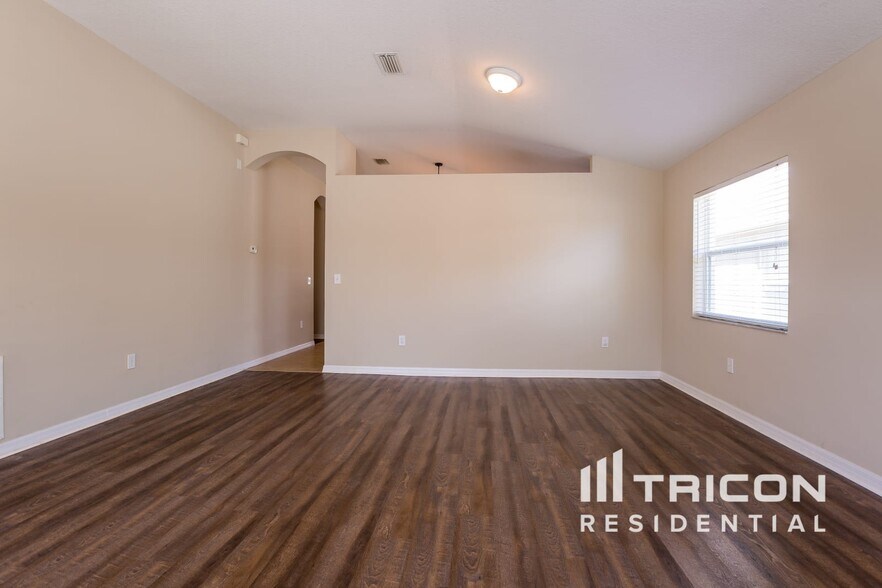 Building Photo - 2233 Roanoke Springs Dr