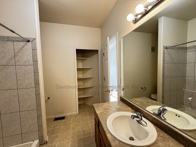 Building Photo - 639 Bosque Vista Point