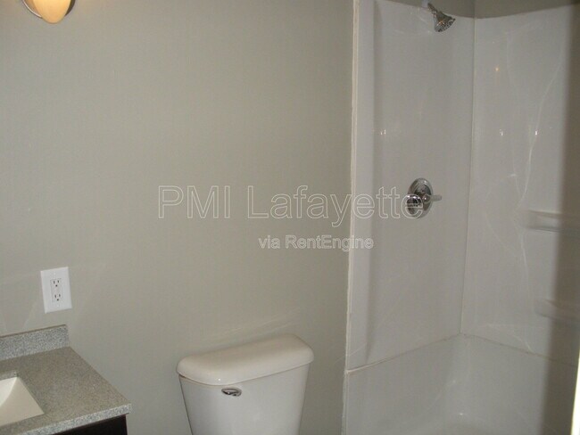 Building Photo - 60 Vicksburg Ln