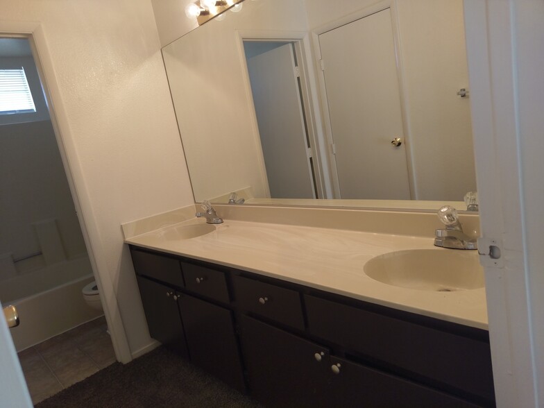 Building Photo - 2743 Clove Bud Dr