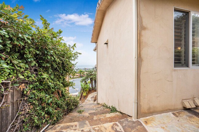 Building Photo - 1331 Costa Brava