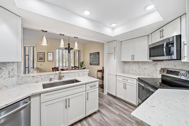 Building Photo - 302 Sea Oats Dr