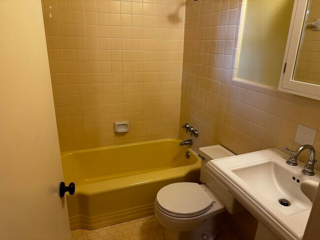 Building Photo - 4872 Carnes Ave