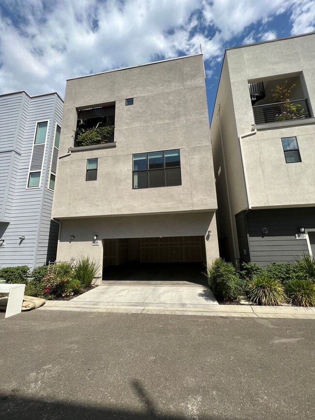 Building Photo - 2 bedroom | 2.5 bathrooms | Home in Alkali...