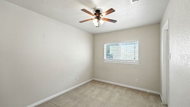 Building Photo - 4527 Summer Fall