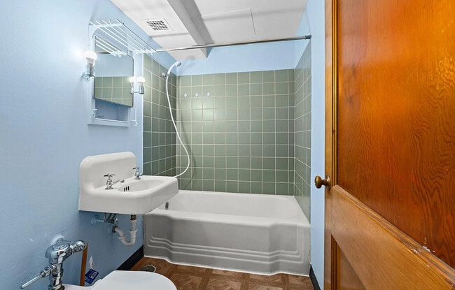 Building Photo - Pend Oreille Apartments